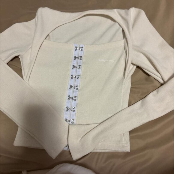 White Hook Front Square Crop Top - Picture 4 of 4